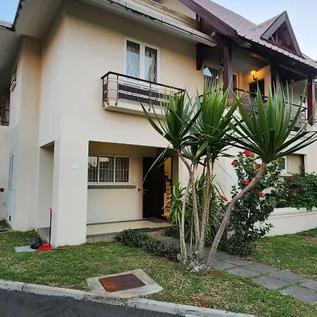 Well Located And Comfortable Villa Grand-Baie Exterior photo